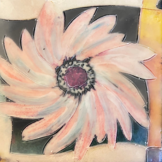 5 x 5 Square EA Swirling Daisy EA 10029